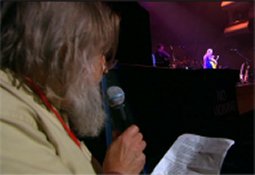 Robert Wyatt i sin rullestol ude fra sidelinien